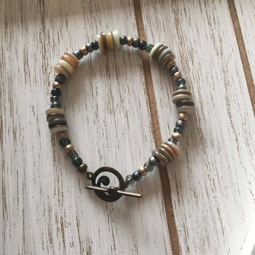 Shell and Seed Bead Bracelet - Picture 3 of 3